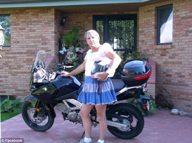 Вот так маменькин сынок выглядит в глазах женщины, даже если у него есть мотоцикл и он считает себя брутальным мачо (источник фото: Facebook)