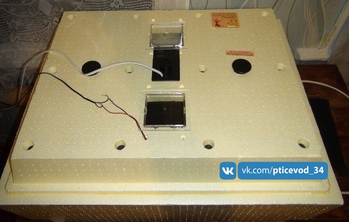 Инкубатор "Золушка" на 96- 100 яиц.