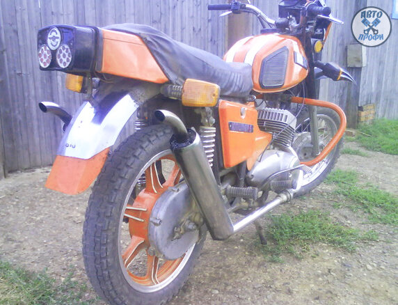 Этот 5-тый может похвастаться задним литым диском, ну и чуть ли не вертикальными выхлопами. 