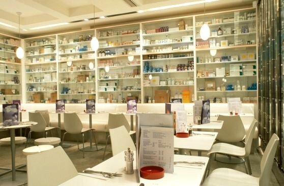 Интерьер ресторана "Pharmacy"