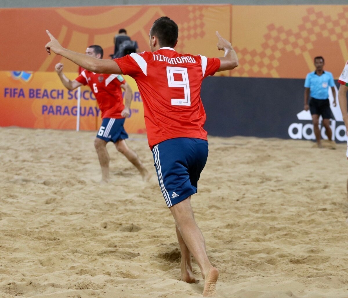 27 ноября. Луке. Россия — Белоруссия — 5:3. Борис Никоноров празднует гол.