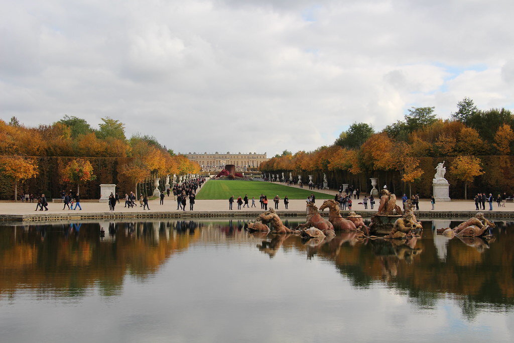 Версальский фонтан Аполлона, в котором жила русалка в романе "Луна и солнце"