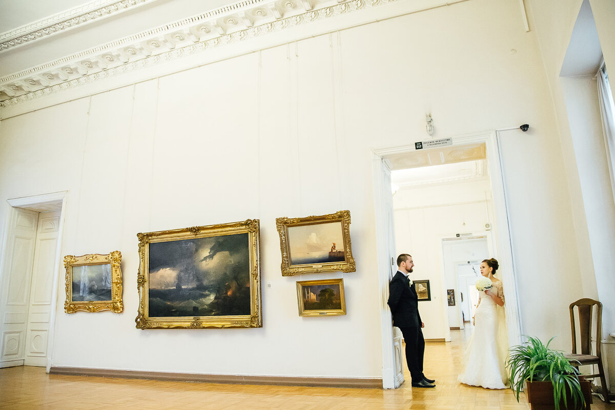 Это фотография которую нам отдал фотограф. Я дам 1000 рублей тому, кто в комментариях сможет внятно объяснить её сакральный смысл.