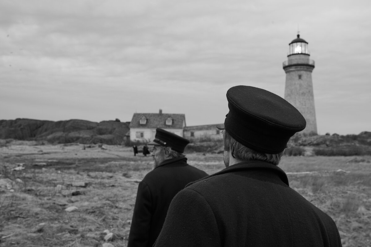 Маяк кадры. Маяк the Lighthouse 2019. Уиллем Дефо Маяк. Маяк кадры Паттинсон. Маяк фильм 2020.