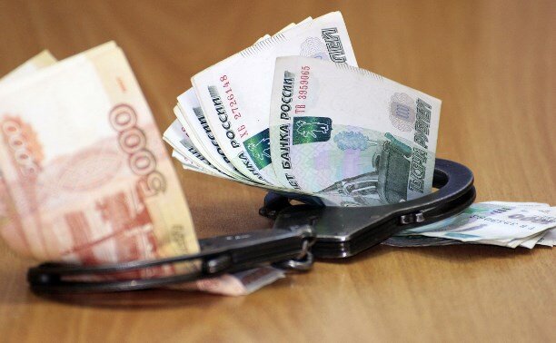 Мужчину задержали при передаче 1,9 млн рублей.