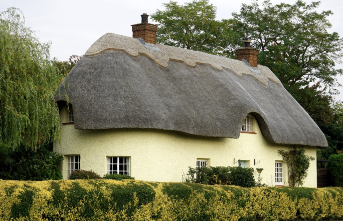 Еще один очаровательный домик в котором нельзя даже гвоздь вбить 