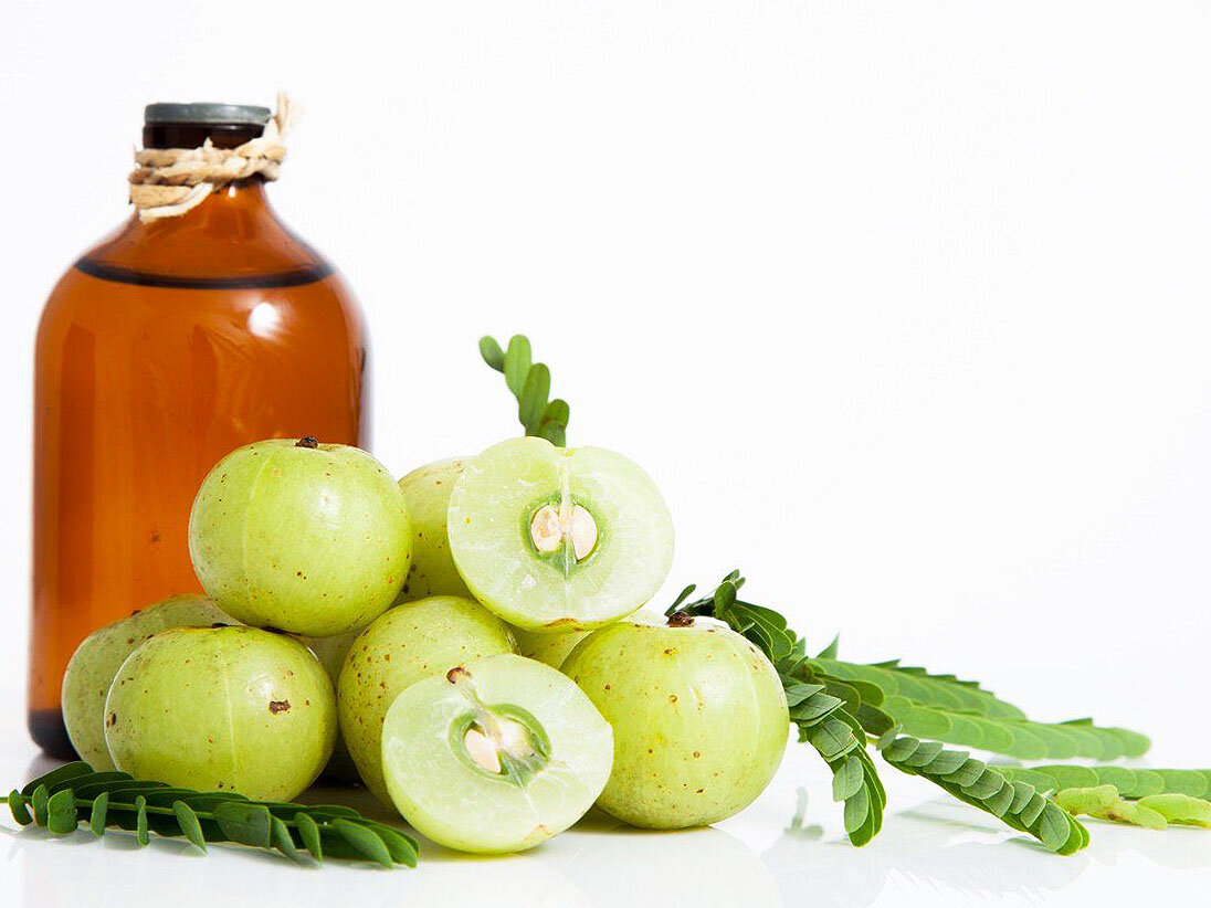 Делается это масло из восточного крыжовника, которое по свойствам хоть и отличается от местного, но всё же не столь радикально