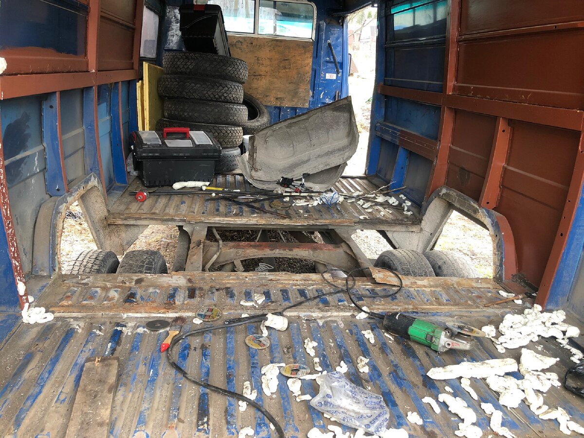 Вырезаю все ненужное и гнилое.