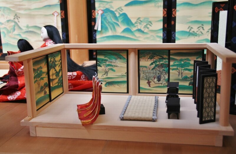 Вот такие кукольные домики были у хэйянских детей. Конечно, только у знатных и благородных.