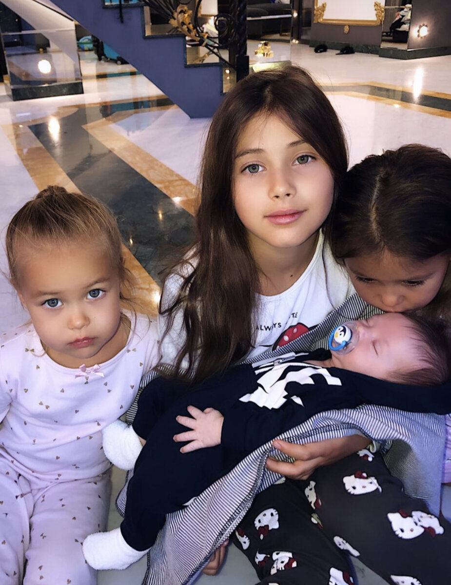 Дети Оксаны Самойловой и Джигана: Лея, Ариель, Майя и Давид