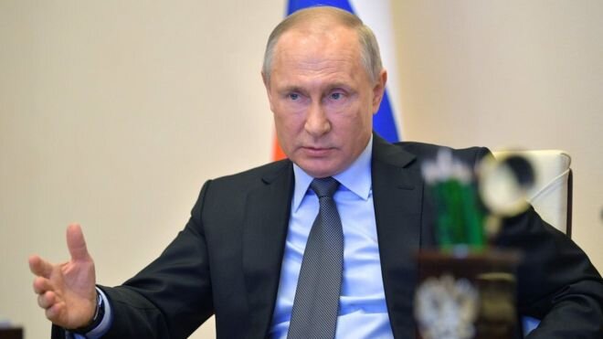 Image copyrightAFPImage captionВладимир Путин предупредил, что ситуация в России ухудшается