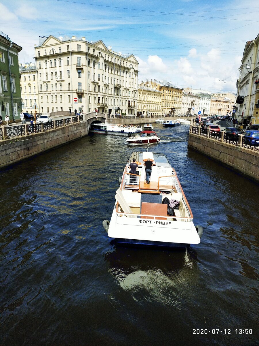 Санкт-Петербург, р.Мойка, 12 июля 2020г. Фото автора 