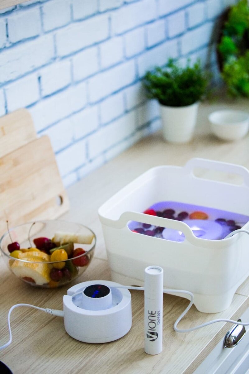 Минеральной палочкой Vione я начал пользоваться ещё 3 года назад; бутылку-ионизатор использую 1,5 г; а Водородный Диск - пару месяцев