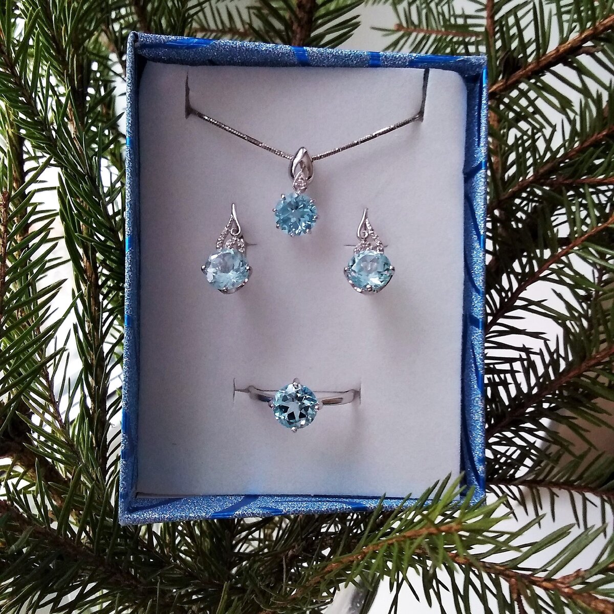 Фото автора. Галерея. Подарочная коробочка от другого украшения.