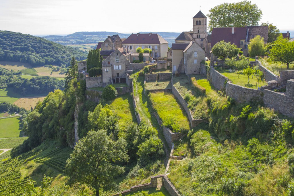 Жюр. Шато Шалон Франция деревня. Жура Франция. Le jura Франция. Регион Юра Франция.