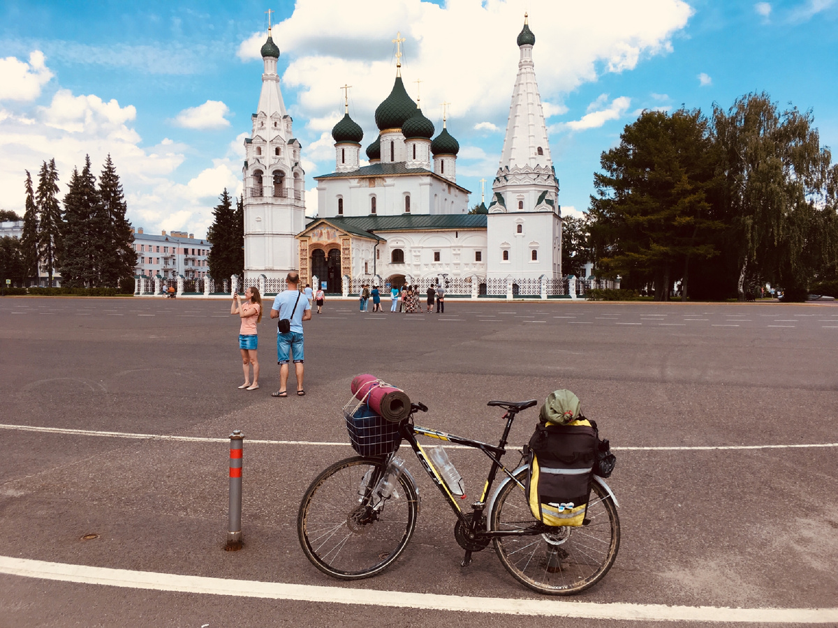 Фото автора. Мой велосипед и Церковь Илии пророка 1650 года постройки. Памятник архитектуры федерального значения