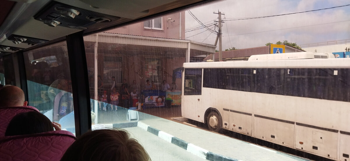 в автобусе, вид на автовозал Новороссийска