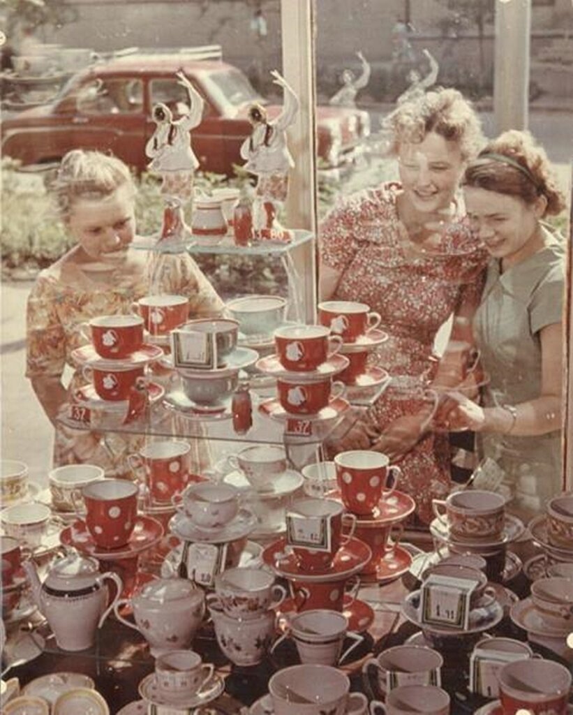 «Перед витриной», автор снимка Роберт Диамент, 1961–1969 годы.