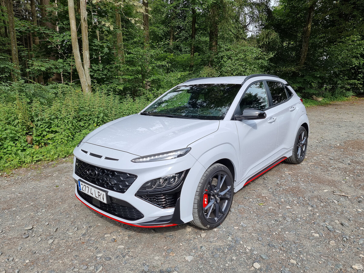 Для фанатов SUV есть хорошая новость. Появилась заряженная самая большая модель -  Hyundai Kona N.