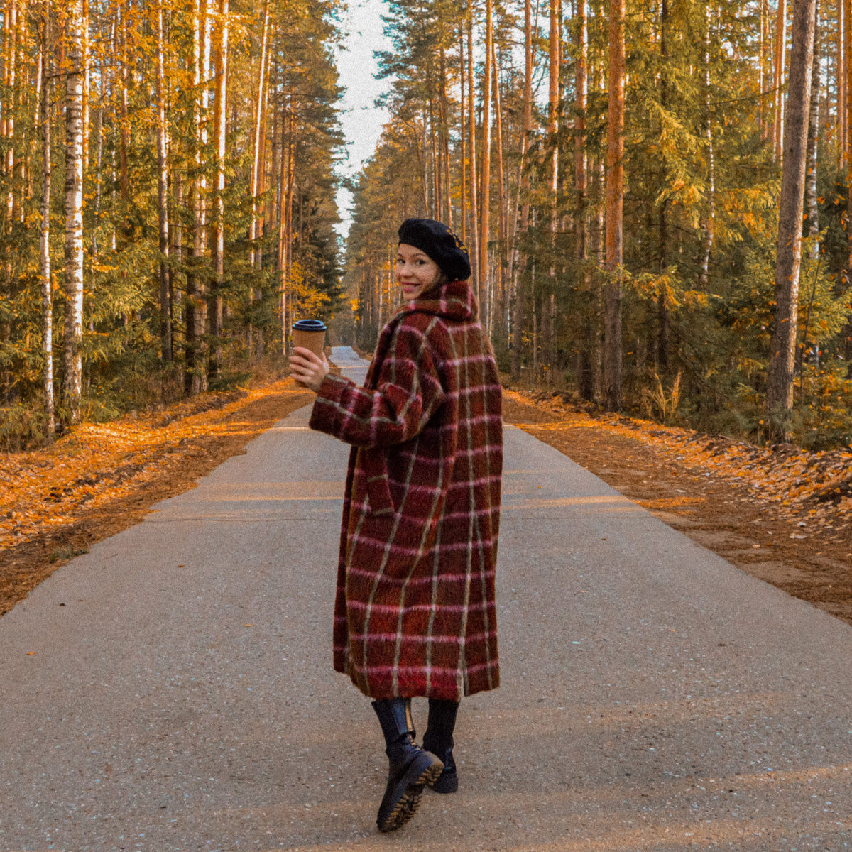 Счастливое реконструированное пальто