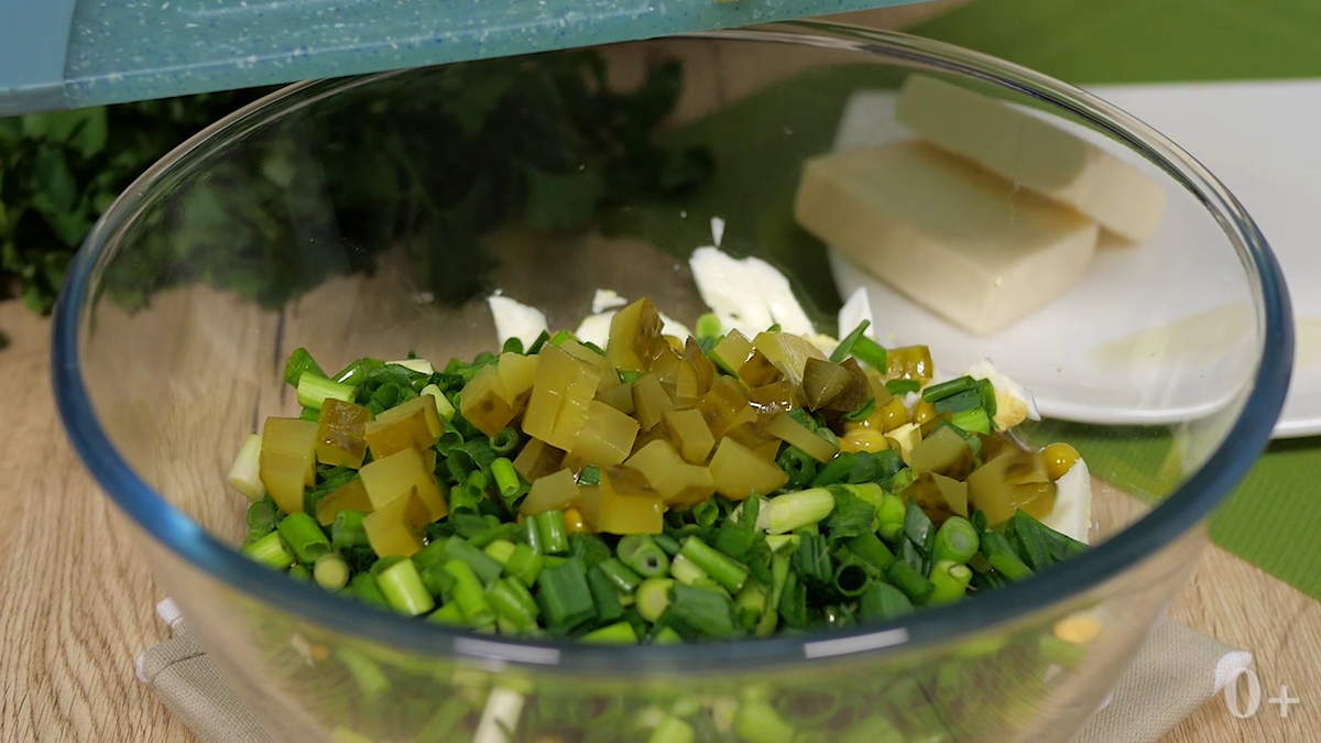 Салат на новогодний стол – обалденно вкусный из минимума продуктов. Все кто пробует, остаются довольными.-4-2
