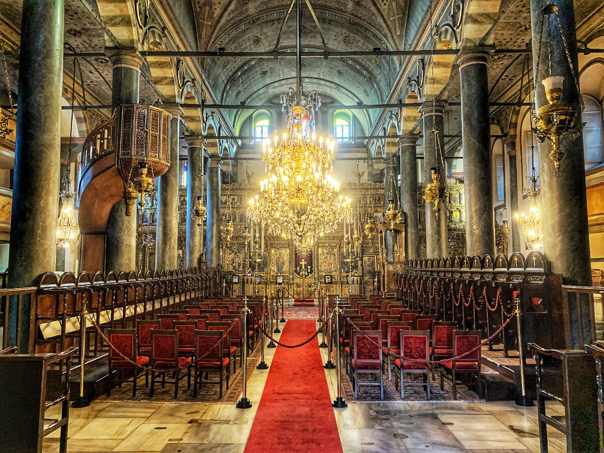 Άποψη του εσωτερικού της εκκλησίας από τις κύριες πόρτες.  Φωτογραφία του συγγραφέα.  Κάντε κύλιση στη συλλογή για να δείτε περισσότερα