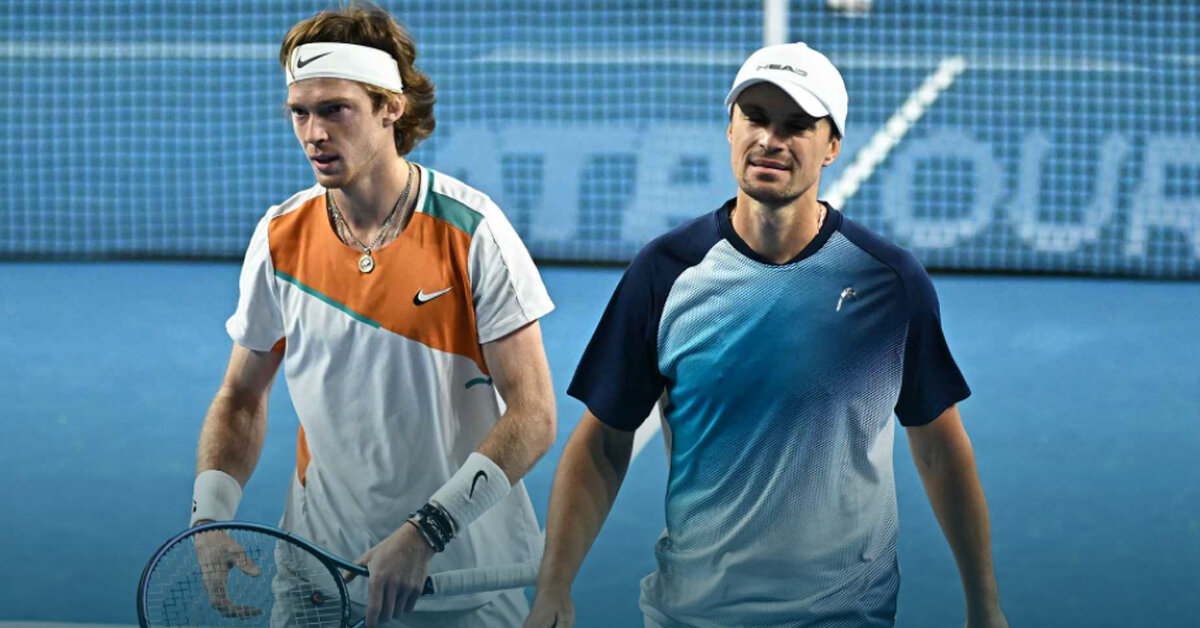 Андрей Рублев и Денис Молчанов победили Рейвена Клаасена и Бена Маклахлана в воскресенье в Марселе.