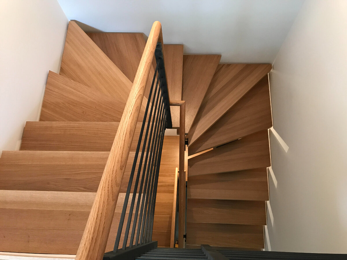 Источник: https://divnielesenki.ru/images/stairs1i6_%20(2).jpg