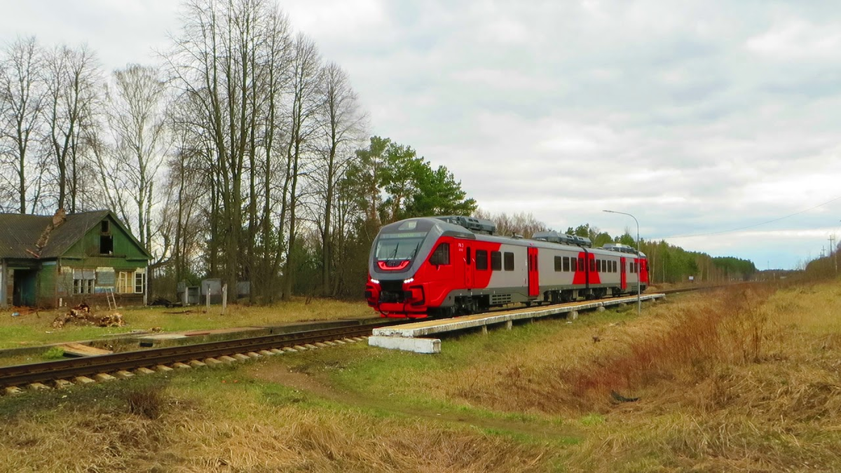 Сейчас тут ходит высокопольный РА-3. Не самый удобный и быстрый поезд... (Источник: https://i.ytimg.com/vi/p5dmouSqNvo/maxresdefault.jpg?7857057827)