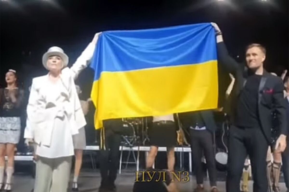    Лайма Вайкуле на концерте в Паланге.