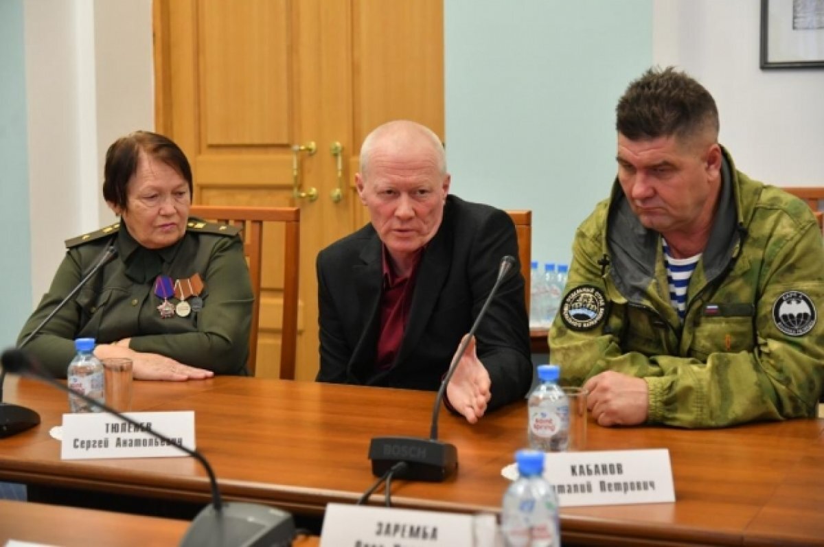    Бурков провёл встречу с омичами, вернувшимися с зоны СВО