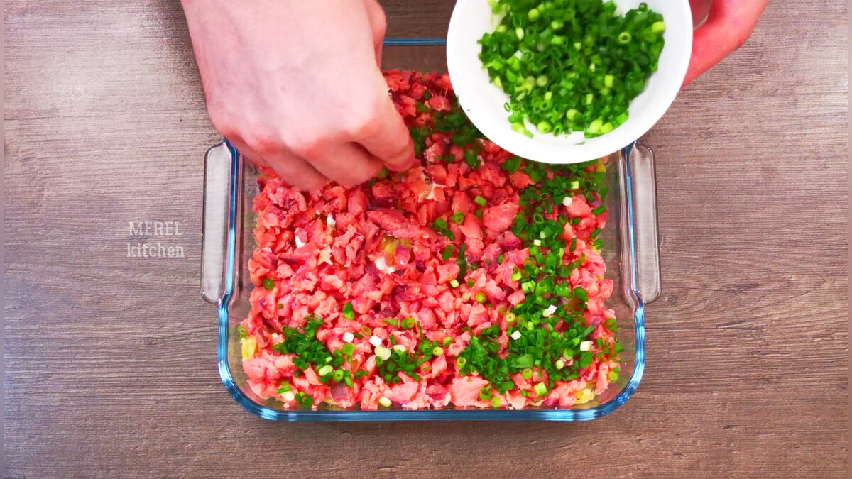 Очень вкусный салат "Царская шуба", теперь он у меня ещё вкуснее: заменила селедку на сёмгу, от вкуса все в восторге