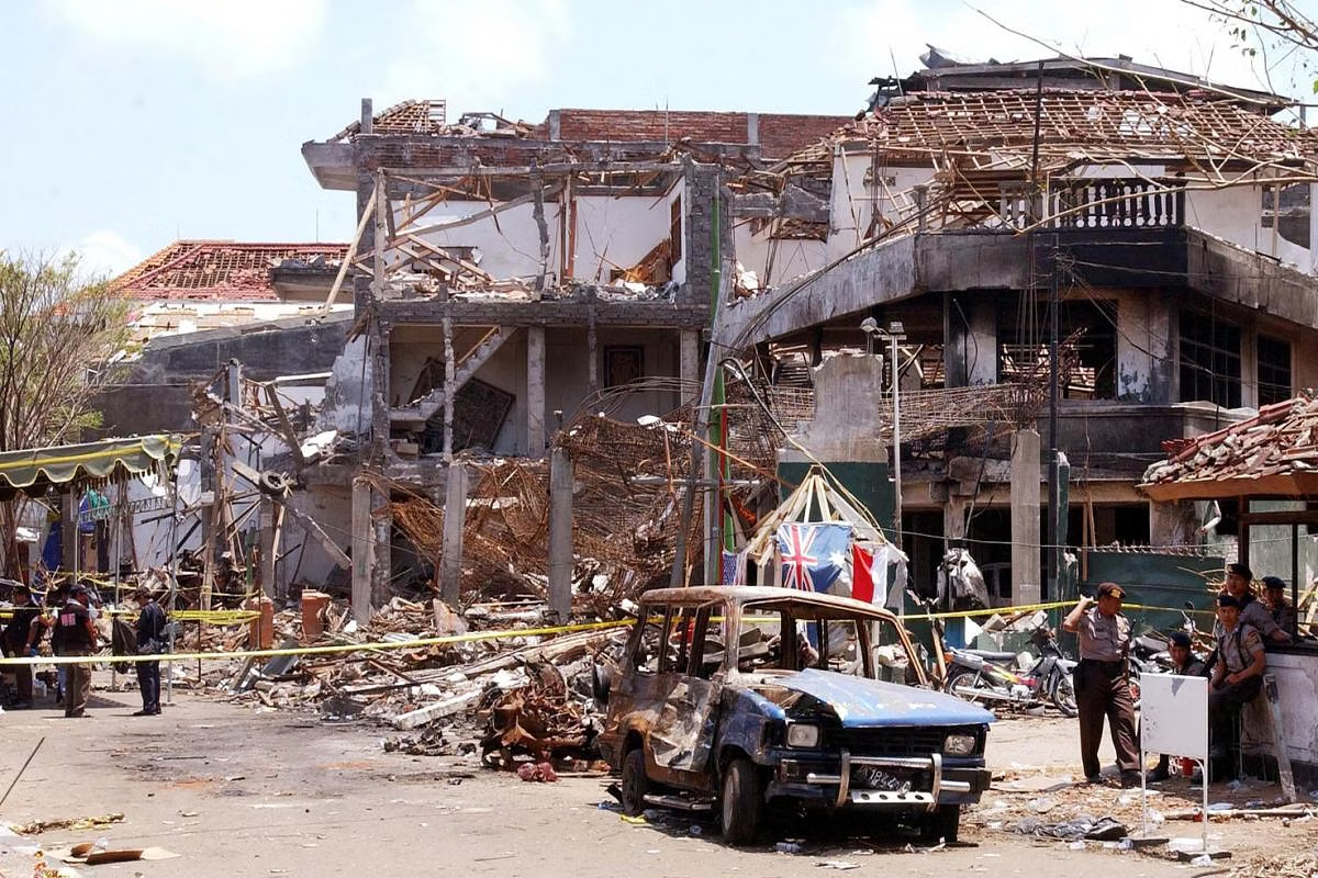 10. Торонто бывшая. Террористический акт на бали 12. Теракт индонезия, 12 октября 2002г. 2002 коротко.