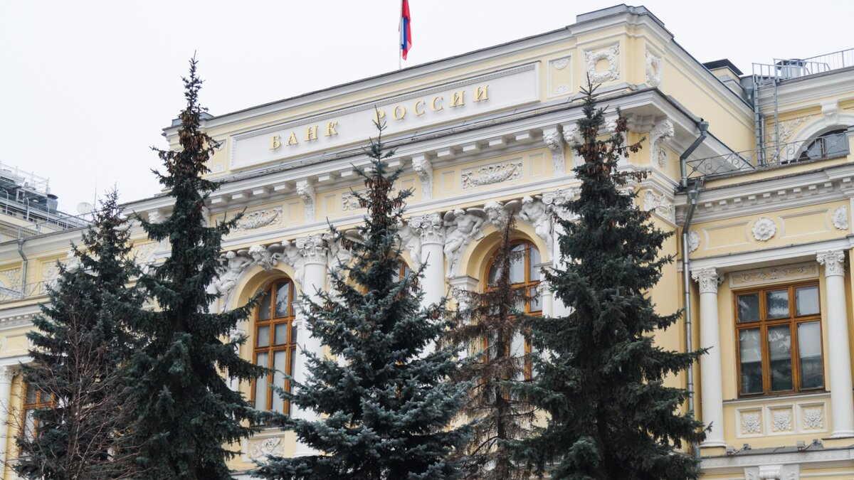     На внеочередном заседании Центробанка 15 августа было объявлено о повышении ключевой ставки сразу на 3,5%. Эксперт объяснил, к чему приведет столь радикальное решение Совета директоров ЦБ.