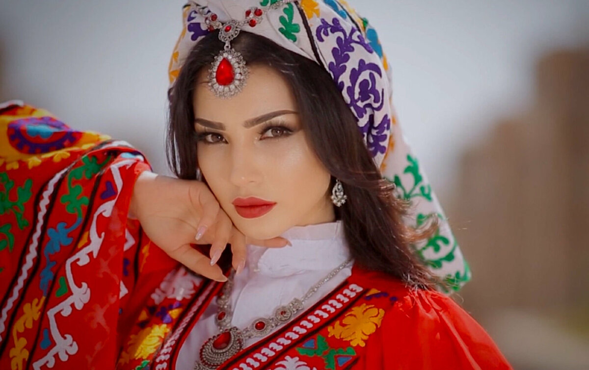 Без на таджикском