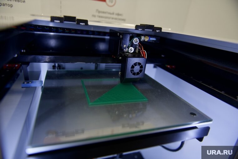    Созданная на компьютере модель отправляется на 3D-печать
