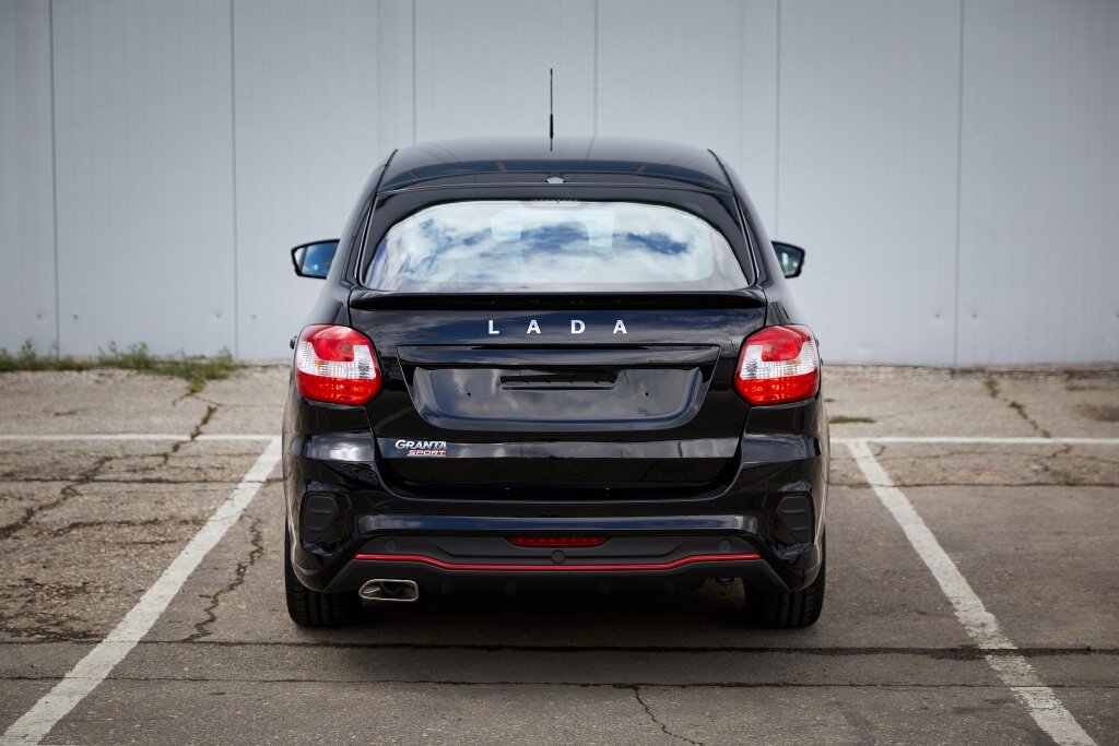 "АВТОВАЗ" возобновил продажи "спортивной" Гранты [+цены ...