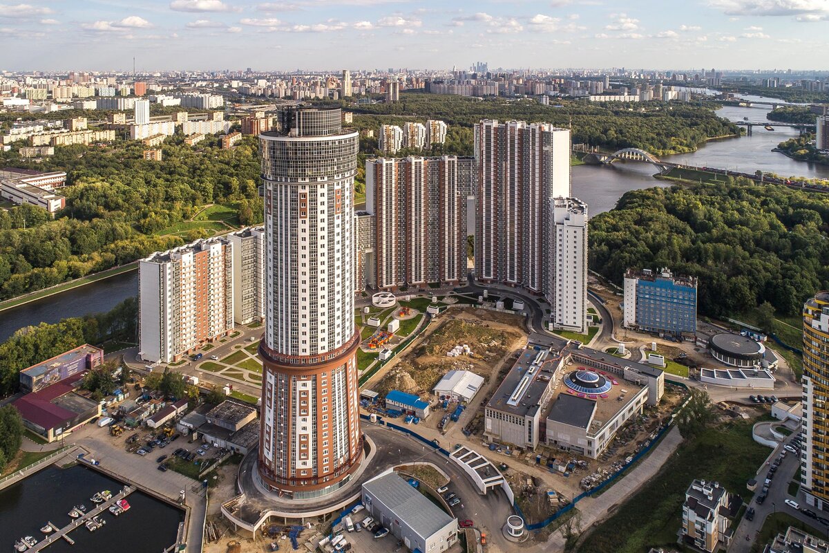 Вид с птичьего полета на жилищный комплекс.