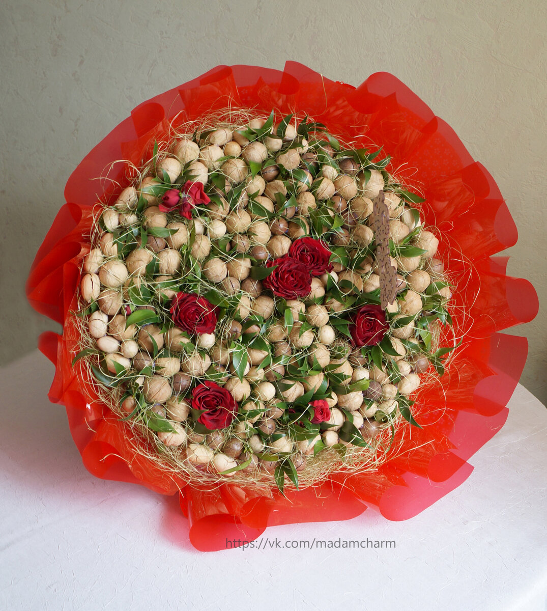 Ореховый букет с розами