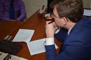    Многие считают, что в таком случае круг замкнулся и ситуация безвыходная. Совсем нет. Опытный юрист поможет составить грамотное обращение в Управление собственной безопасности  или региональный отдел Федеральной службы безопасности. Именно там реагируют на криминальные действия своих подчиненных.