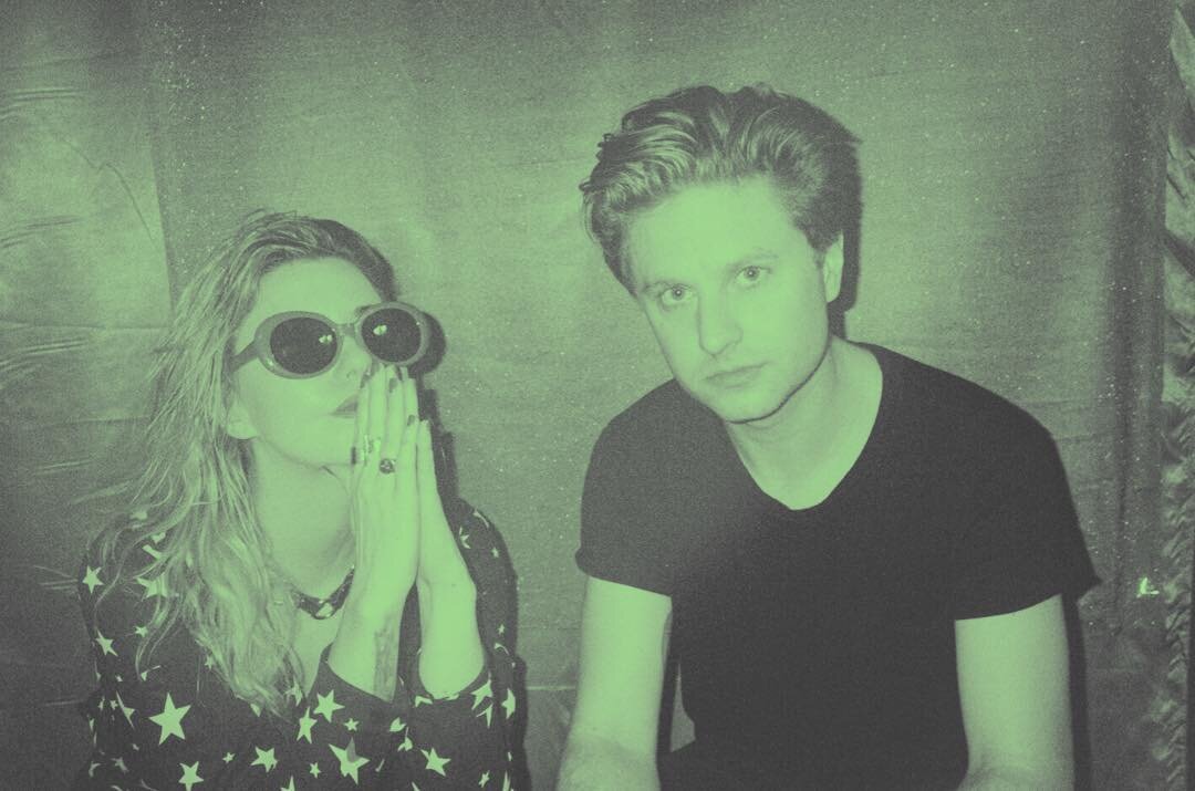 Ага, как и Джек Уайт, ребята начали уделять внимание цвету. Посмотрите на их инстаграм, он начал прямо-таки пестрить зелёным www.instagram.com/bloodredshoesuk