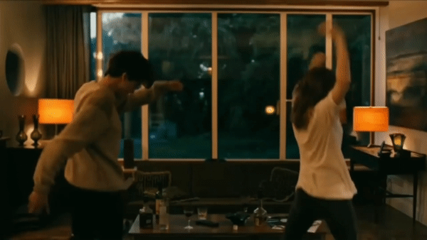 Когда миру приходит полный п***ц, остаётся только танцевать на его осколках.