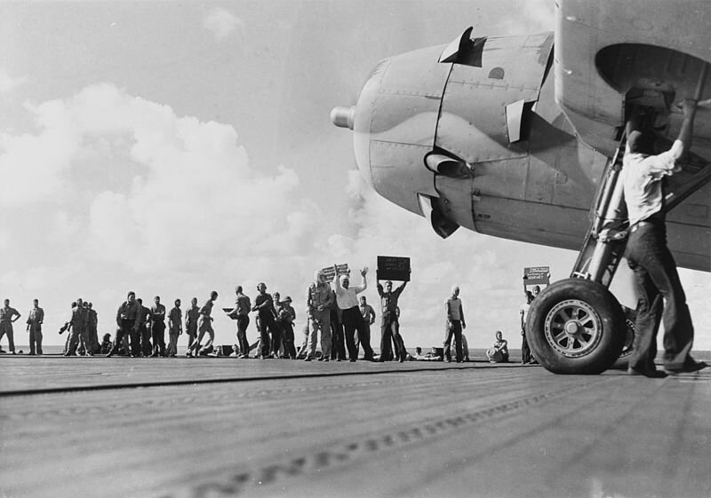 На палубе авианосца США "Энтерпрайз" 26 октября 1942 года