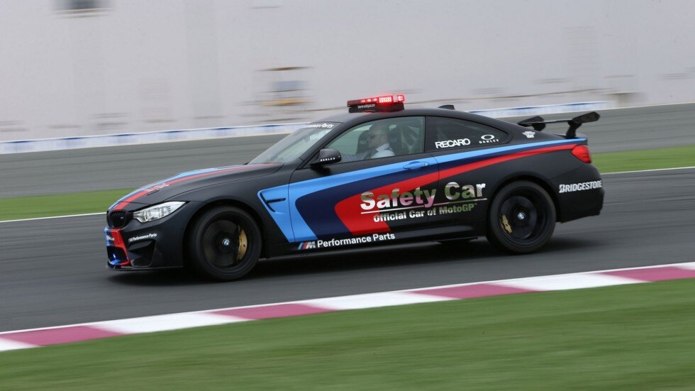 До 2015 года такой метод почти не использовали,пока в свет не вышла BMW M4. Механники стали использовать впрыск воды не для увеличения мощности а именно для снижения расхода бензина. Первым автомобилем попавший в серийное производство с такой системой, стал BMW M4, участвующий в гонках MotoGP. 