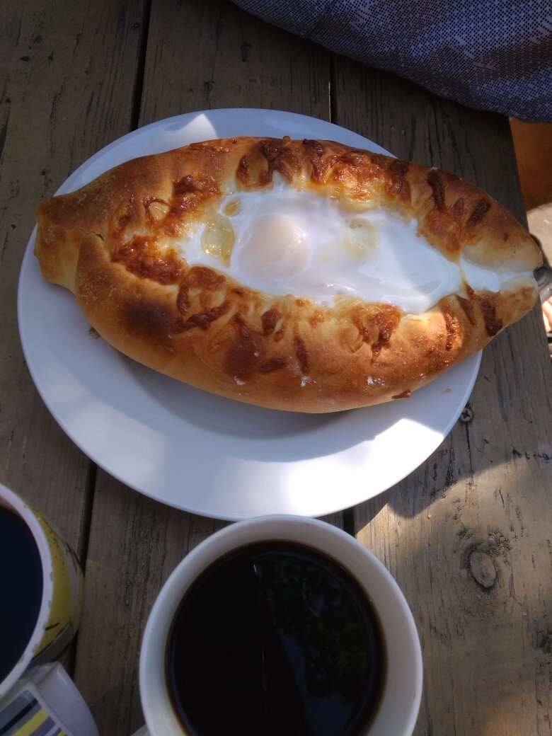 Иногда мы балуемся вот такими вот хачапури по-аджарски собственного производства =) 