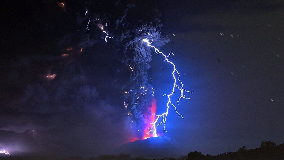 Вулканическая молния