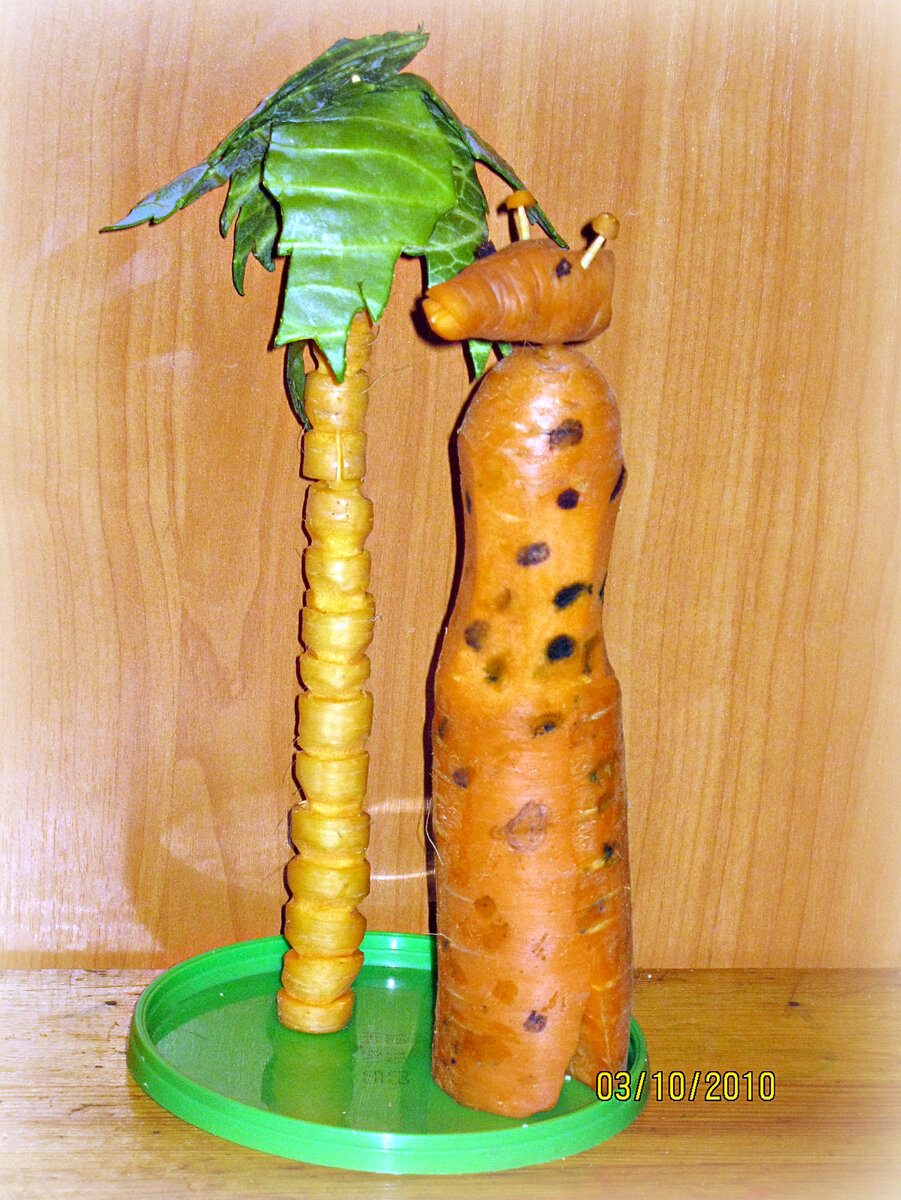 Жираф из морковки поделка