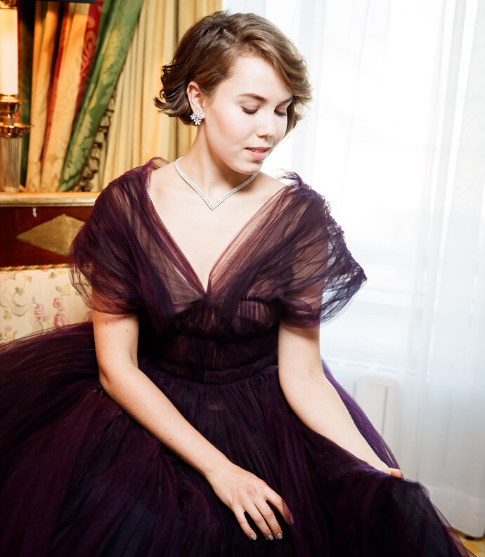 Анна Мазаева в колье Classic и серьгах Flower, все Mercury