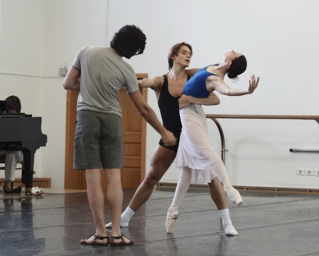 Николай Цискаридзе, Мария Александрова и Денис Родькин на репетиции в Большой театре