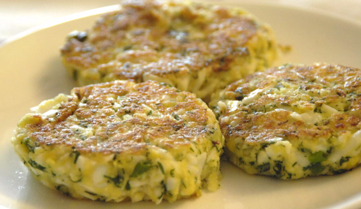 Яичные котлетки с зеленью. Биточки из яиц. Биточки из яиц. Яичные котлеты. Котлеты из вареных яиц.
